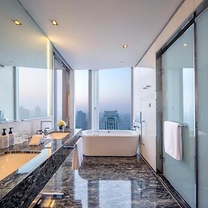 Junior Suite Club Lounge Access