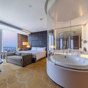 1 King Premium Lake View Lounge Access